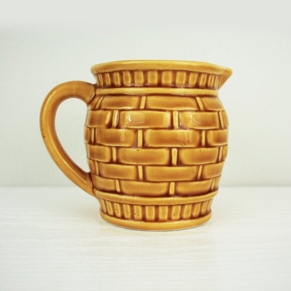 Vintage Measuring Cups, Mustard Brown Embossed with Fruit Motif, Made in Japan - Picture 4 of 11